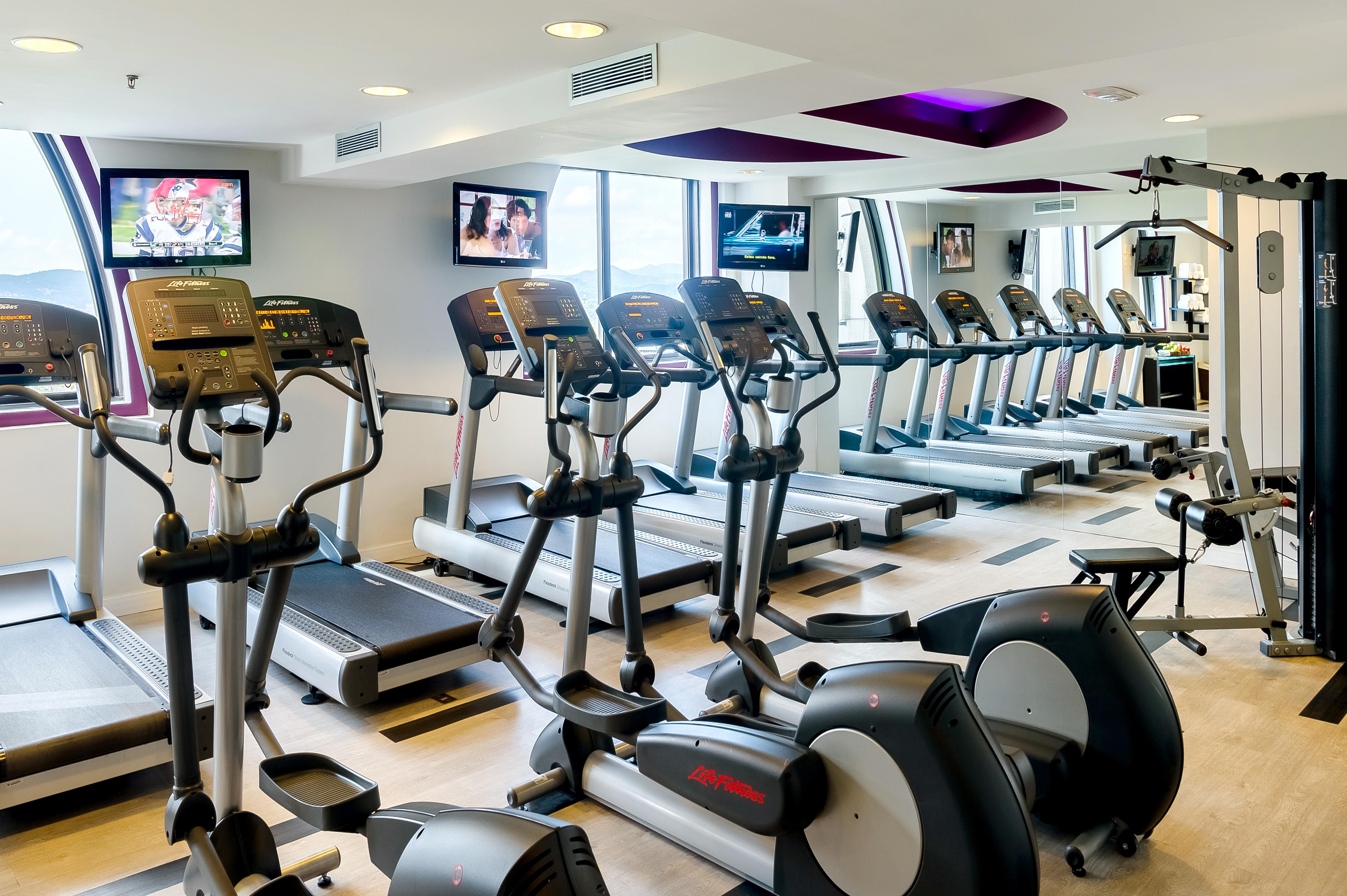Pullman Sao Paulo Guarulhos Airport Hotel Ngoại thất bức ảnh A typical Virgin Active gym
