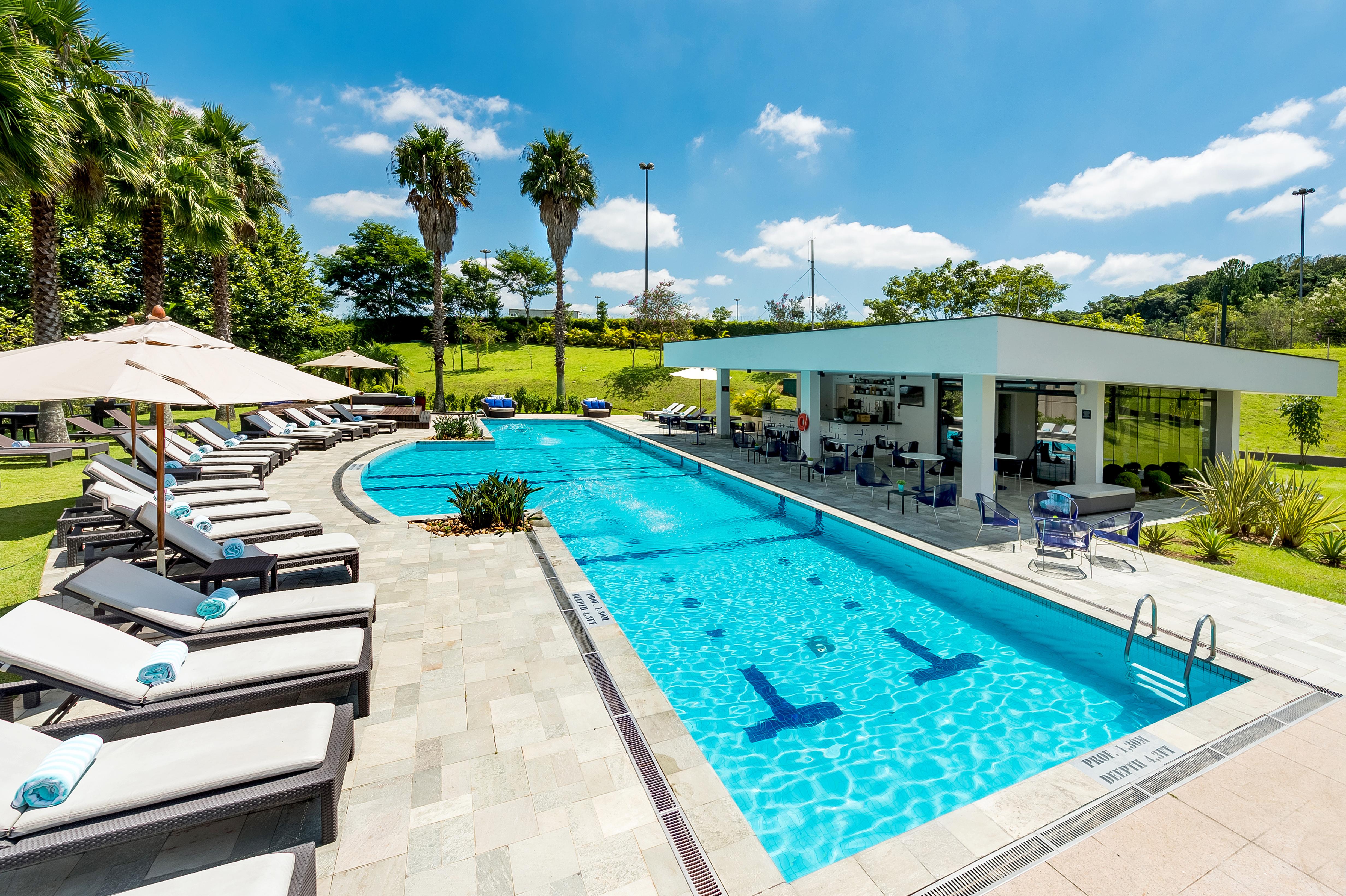 Pullman Sao Paulo Guarulhos Airport Hotel Ngoại thất bức ảnh The swimming pool at the hotel
