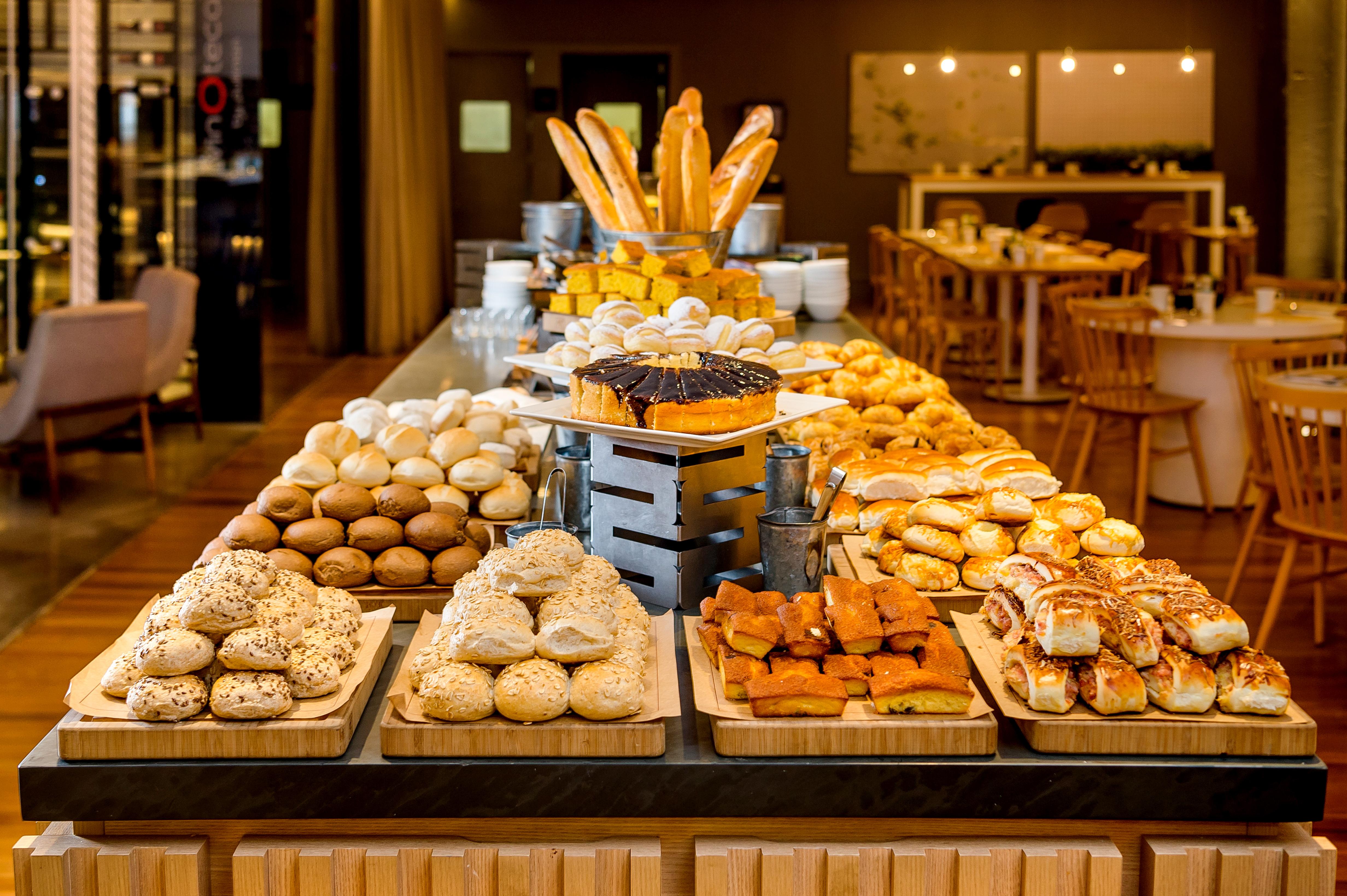 Pullman Sao Paulo Guarulhos Airport Hotel Ngoại thất bức ảnh A bread buffet at a hotel