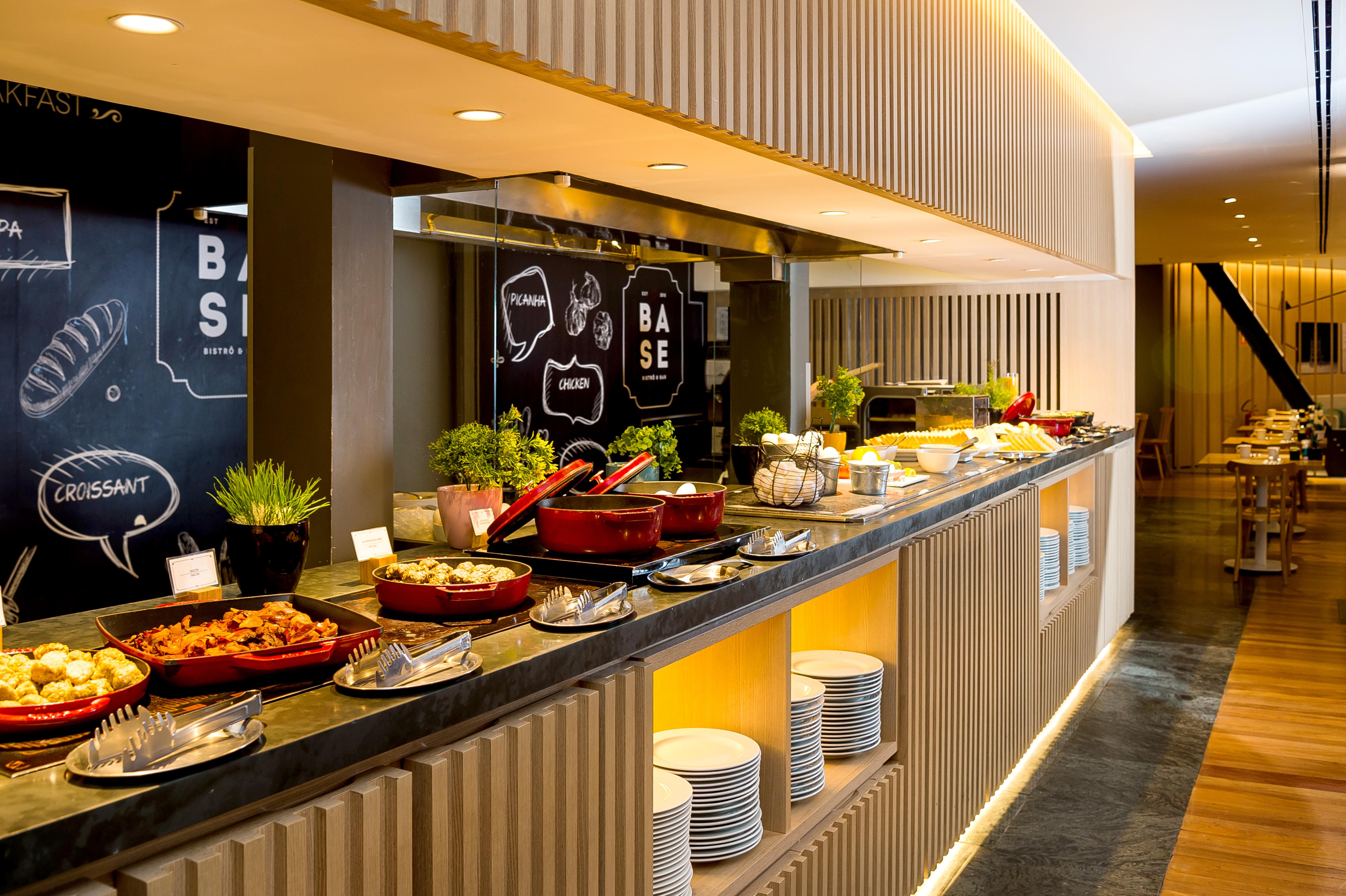 Pullman Sao Paulo Guarulhos Airport Hotel Ngoại thất bức ảnh A buffet at a hotel